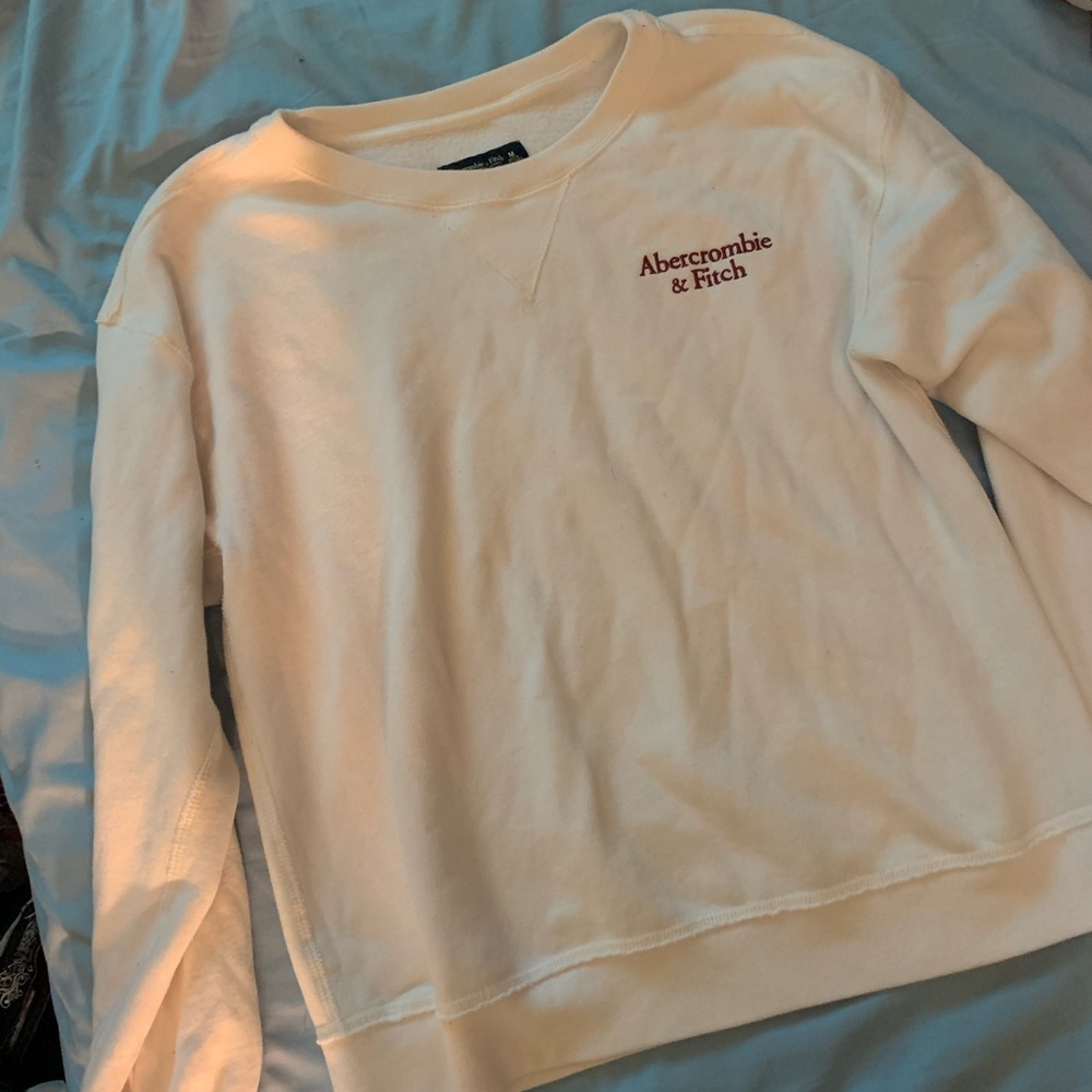 White Abercrombie sweatshirt